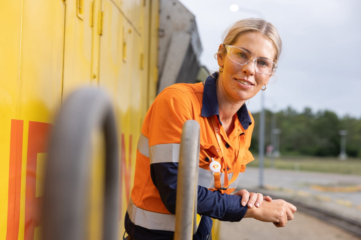 aurizon-train-driver-loco-townsville