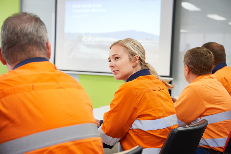 employees-meeting-townsville