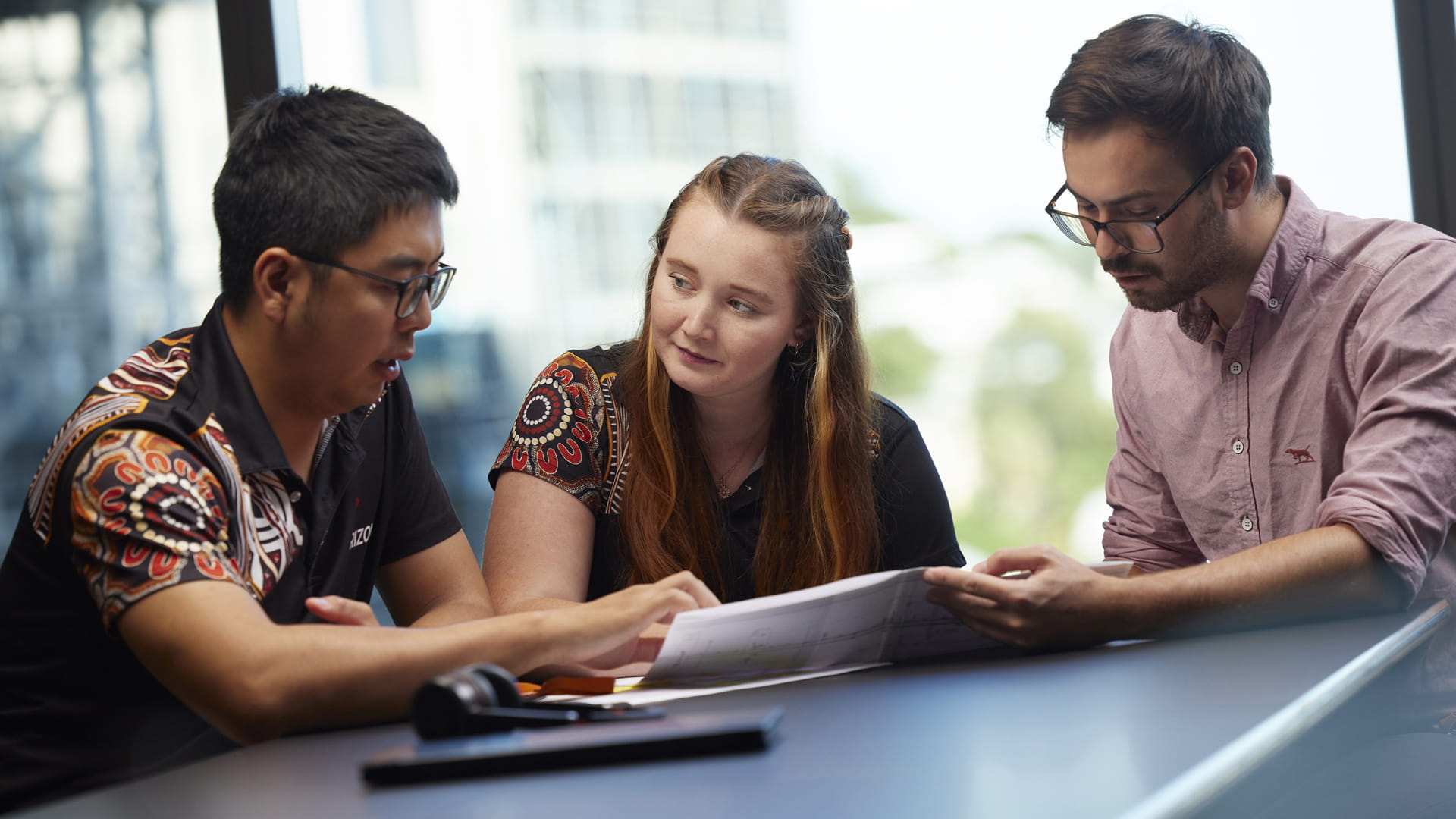 aurizon-graduates-working-table-header-banner