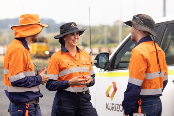 employees-talking-aurizon-car-toowoomba