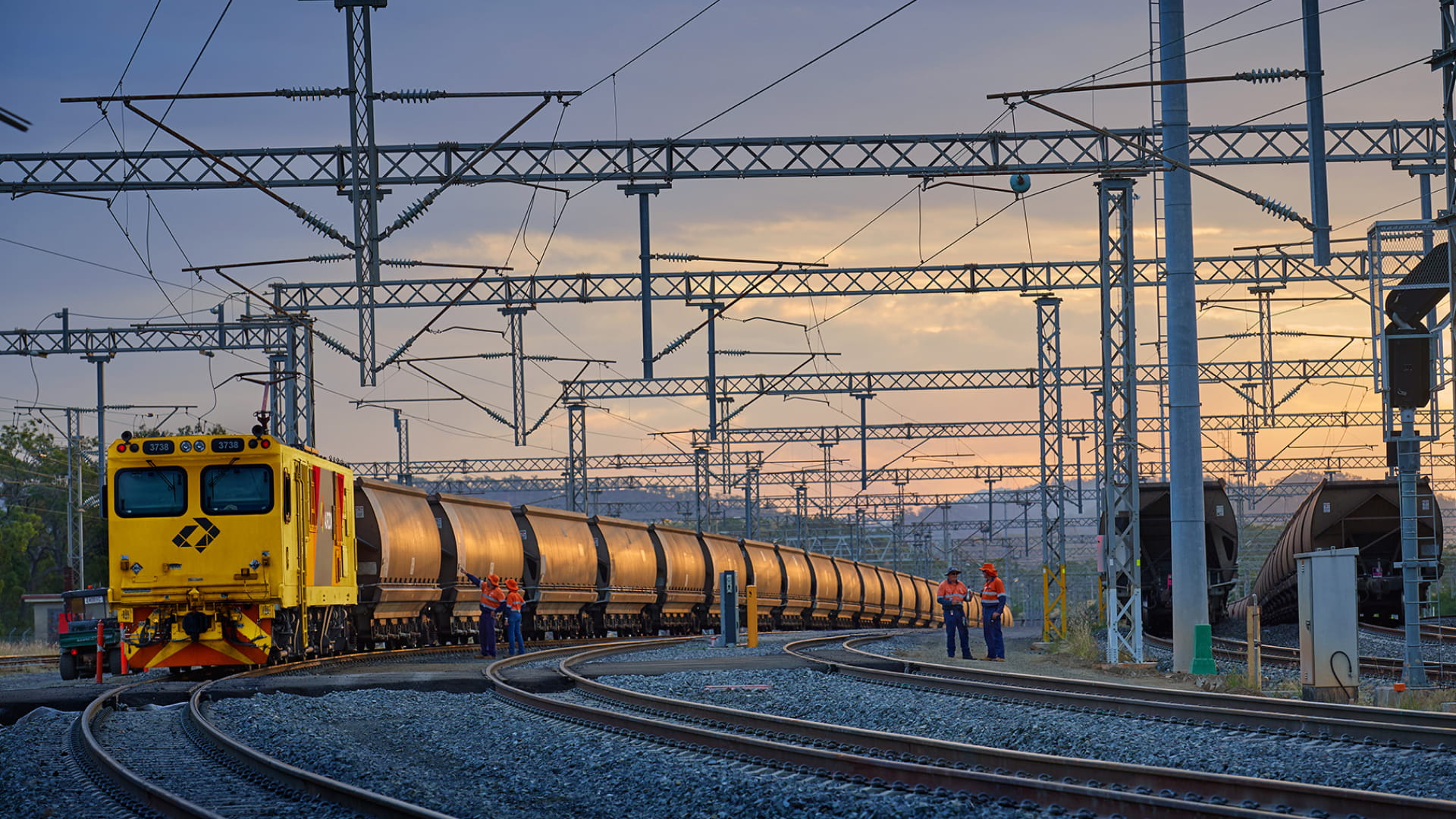 aurizon-network-infrastructure-and-train-header-banner