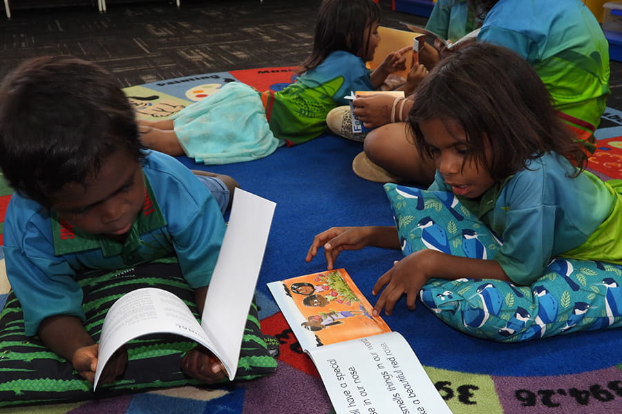 children-reading-books-aboriginal-literacy-foundation-charity