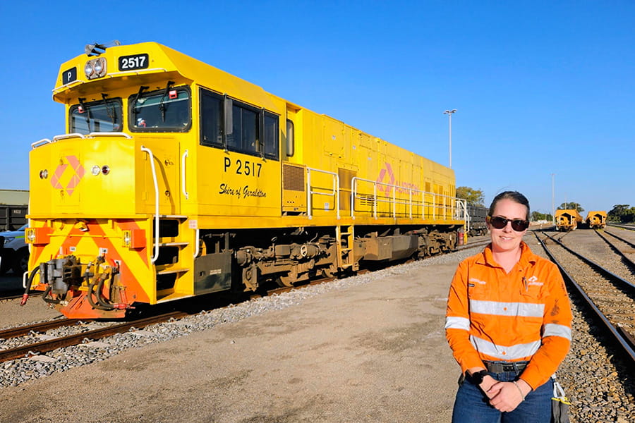 female-train-driver-aurizon-train-wa