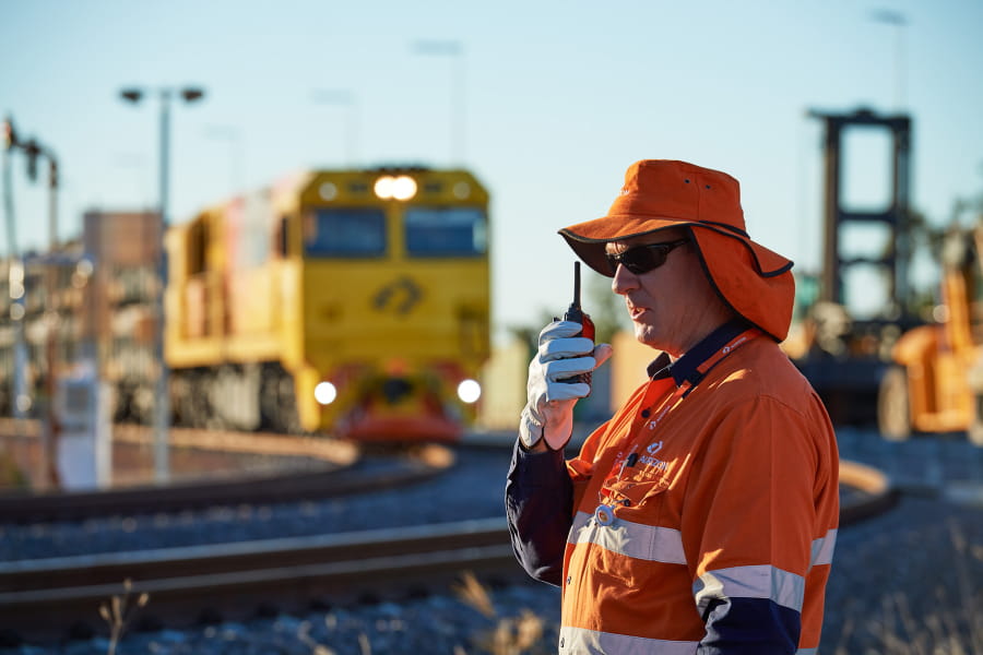 aurizon-employee-shunting-townsville