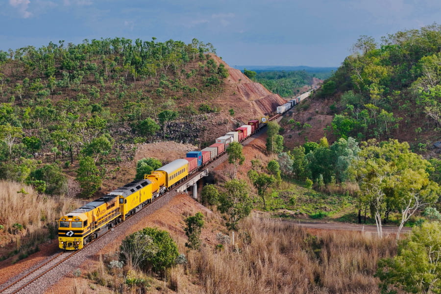 aurizon-containerised-train-climbing-mountain