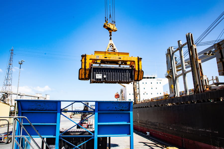 crane-container-lift-darwin-port-image-text-block