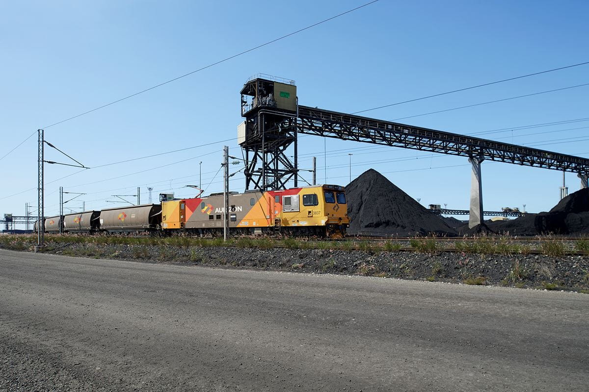 loading-aurizon-coal-train